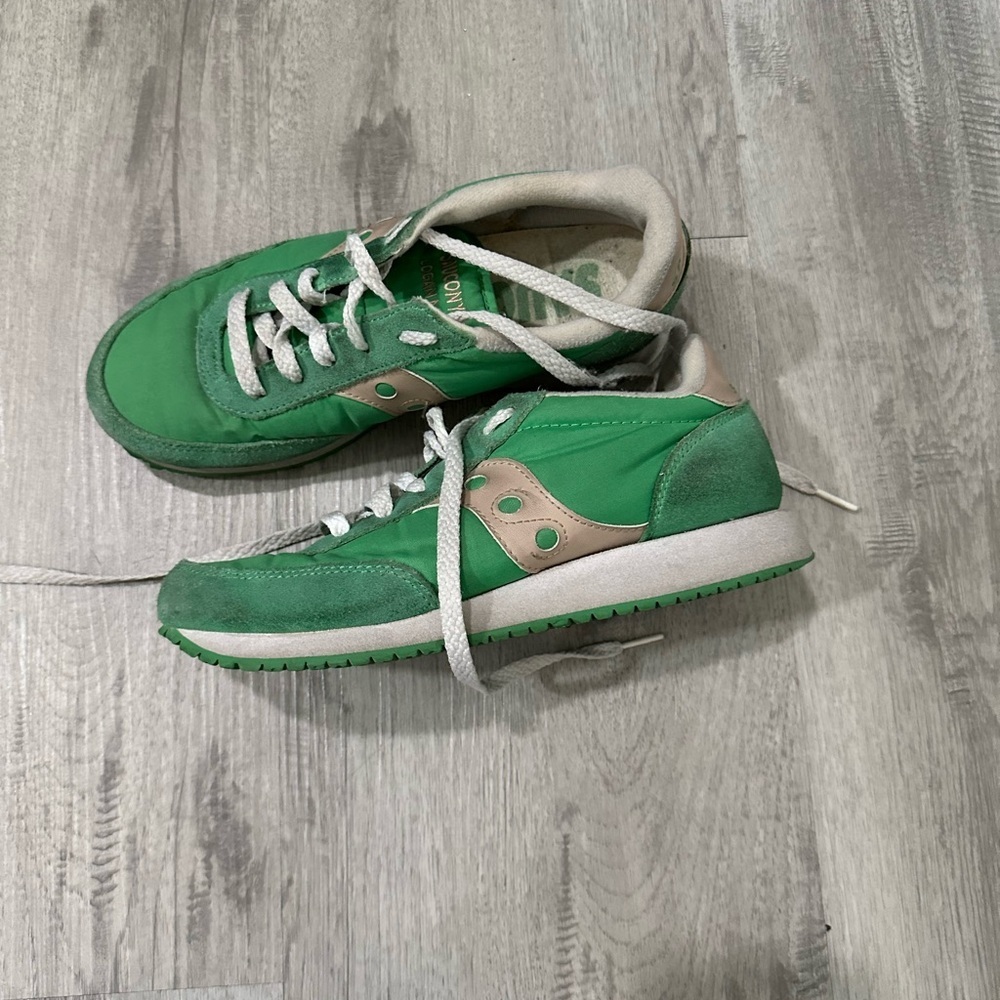 Saucony Green and Beige Sneakers women’s Sz 7.5